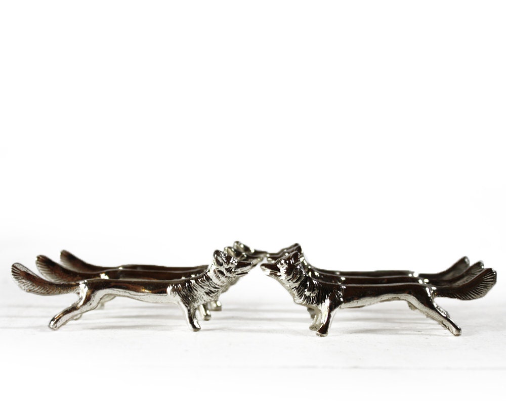 Rare Set of 6 beautiful silver metal KNIFE RESTS  in the shape of FOXES. - LaLoupiote