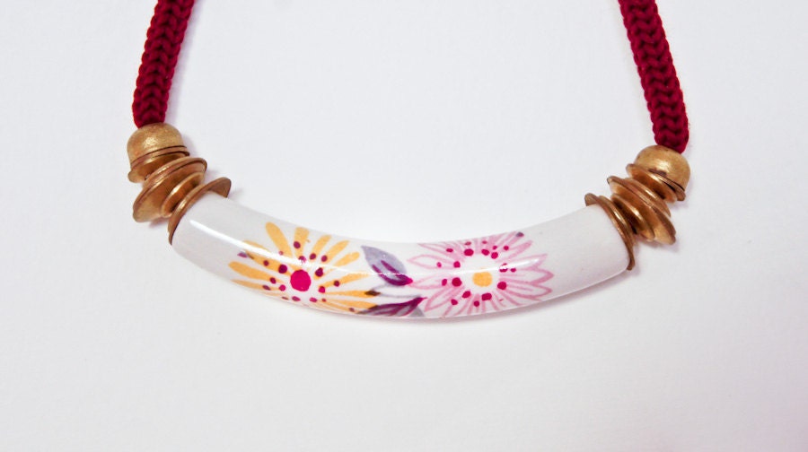 Vintage necklace. Vintage ceramic pendant. Flowers tube pendant. Floral. Botanical. Vintage jewelry. Shabby chic.