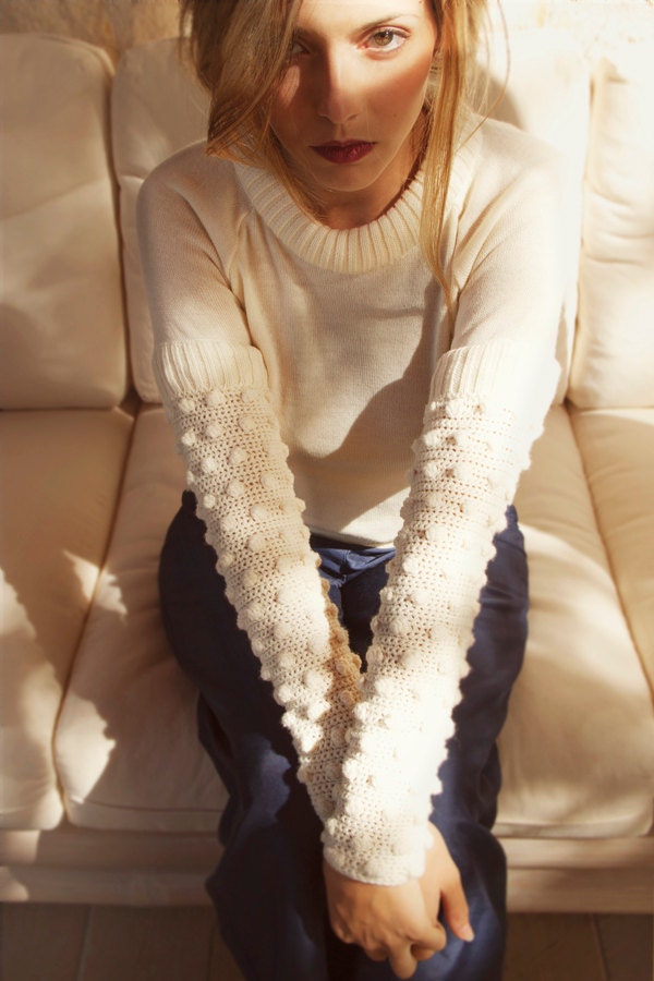 White sweater with little balls