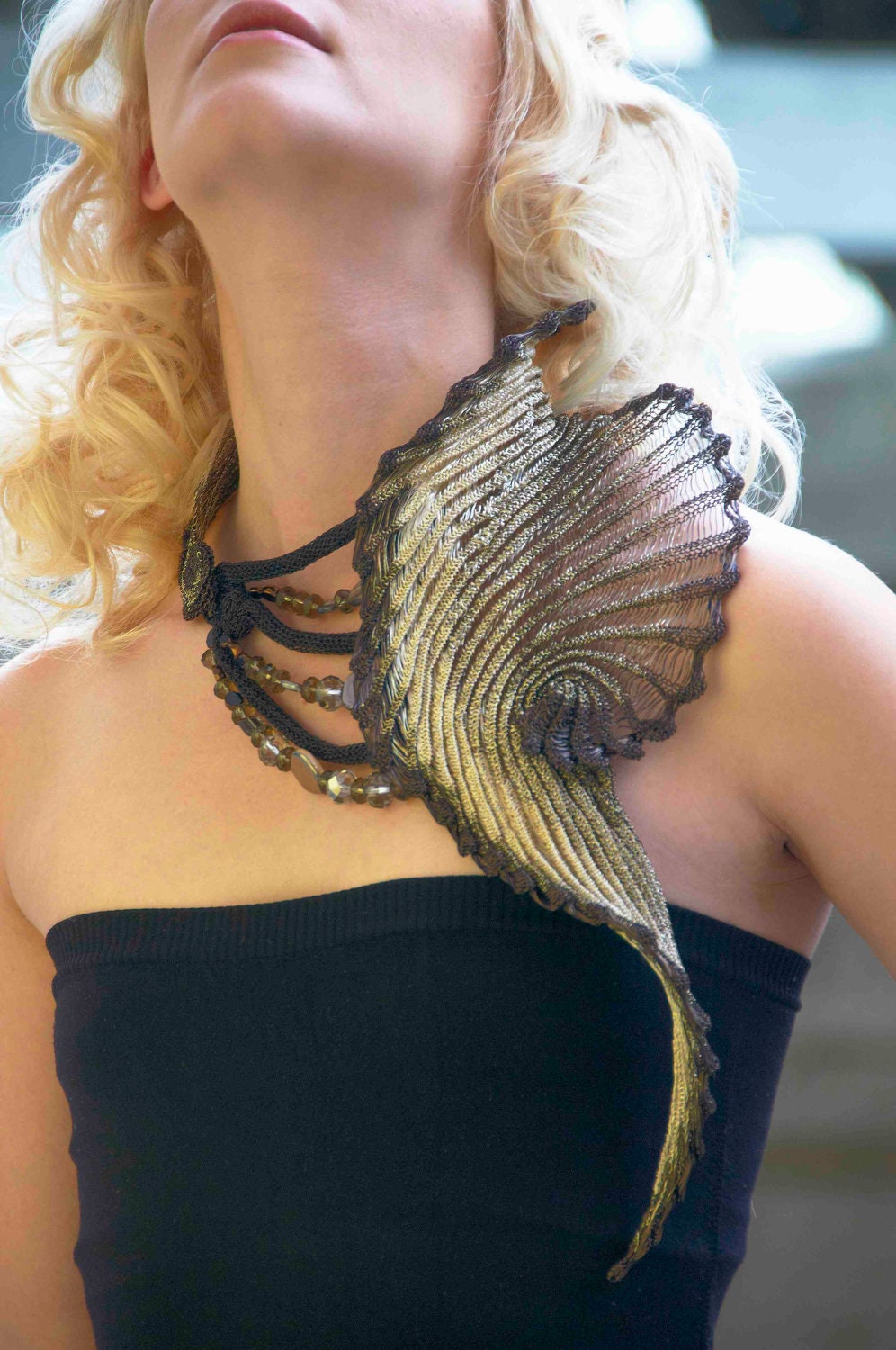 Knitted wire collar, black and gold with Parisian beads