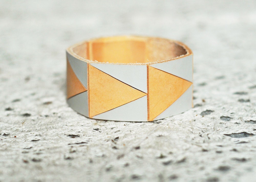 Hand Painted Leather Cuff Bracelet in White/Natural "Pointing Triangles" Geometric Pattern (made to order)