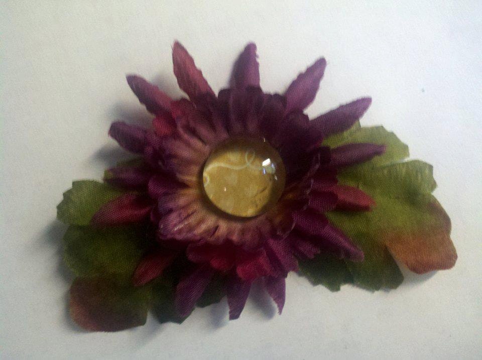 Silk Flower Magnet: Purple flower with gold center and leaves