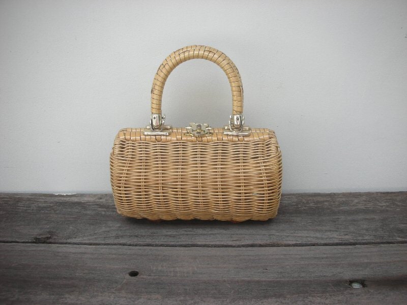 vintage summertime wicker mini handbag...too cute for words - JohnnyVelvet
