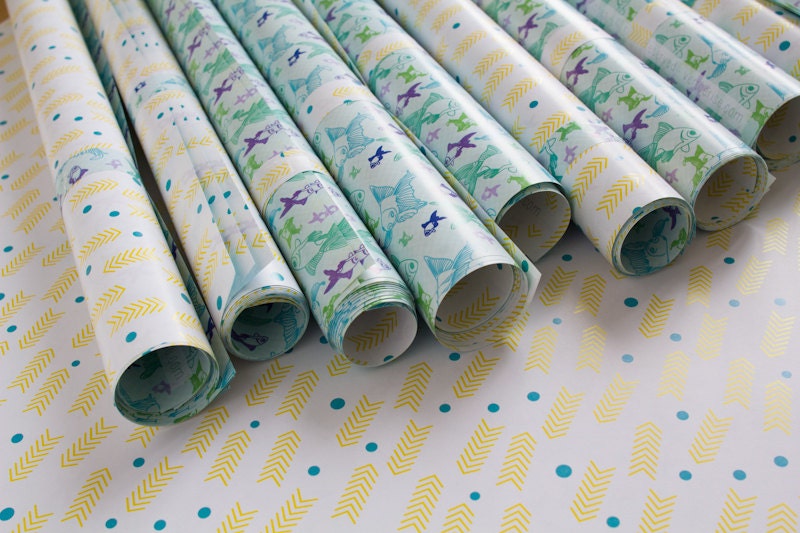Wrapping paper - 3 sheets - Fishes and arrows - Shipped in a tube