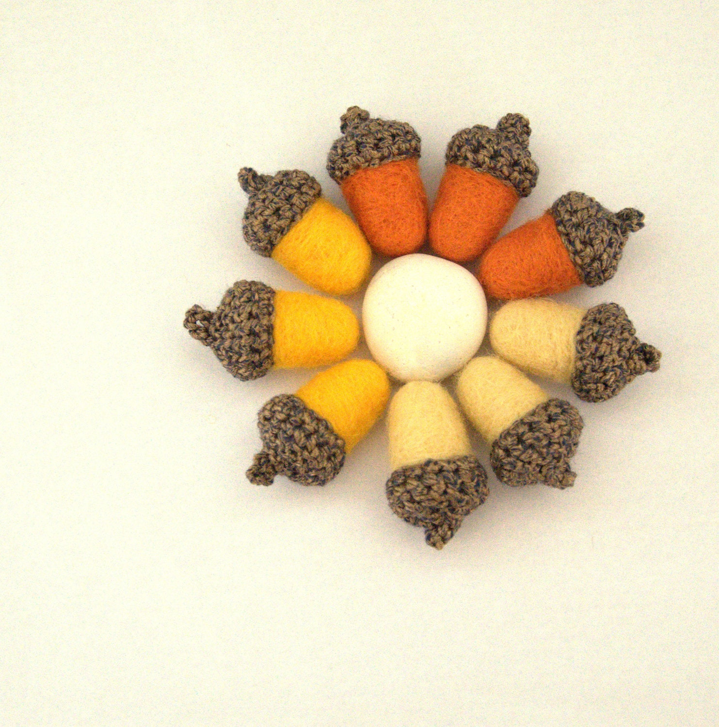 Weddings favor Felted acorns 9 autumn fall spring yellow orange cream golden brown wool gift rustic decor decoration eco Birthday garland