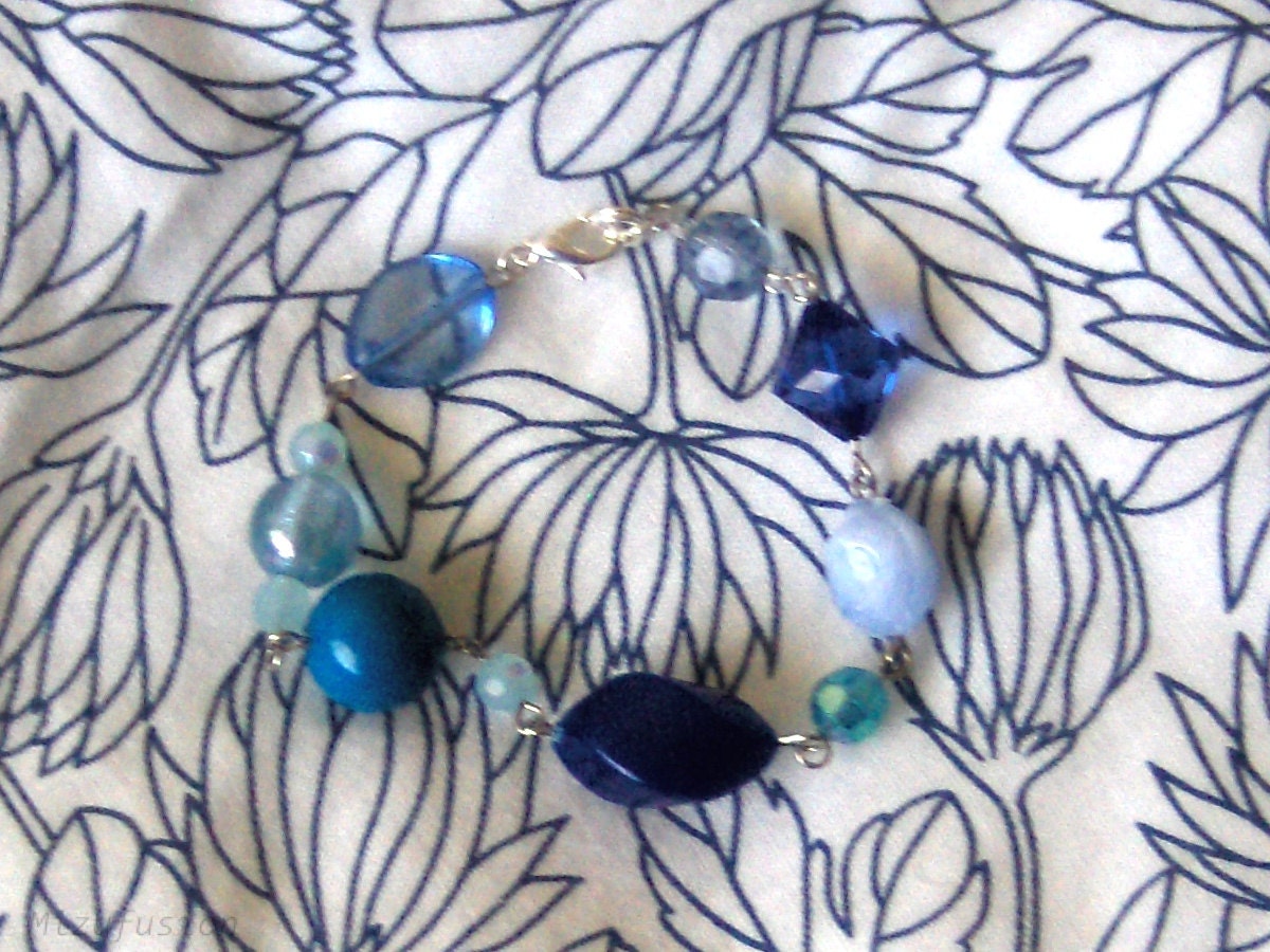 Multicolored Chunky Blue Plastic Bead Bracelet