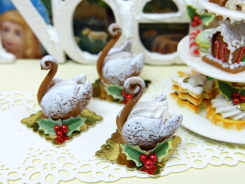 Gingerbread Swan - Individual Christmas Pastry - 12th Scale Miniature Food - ParisMiniatures