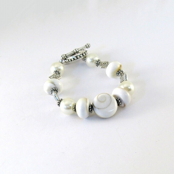Cream Conch Bracelet Conch Beads Rondelles White Glass Pearls Silver Beads Beaded Handmade