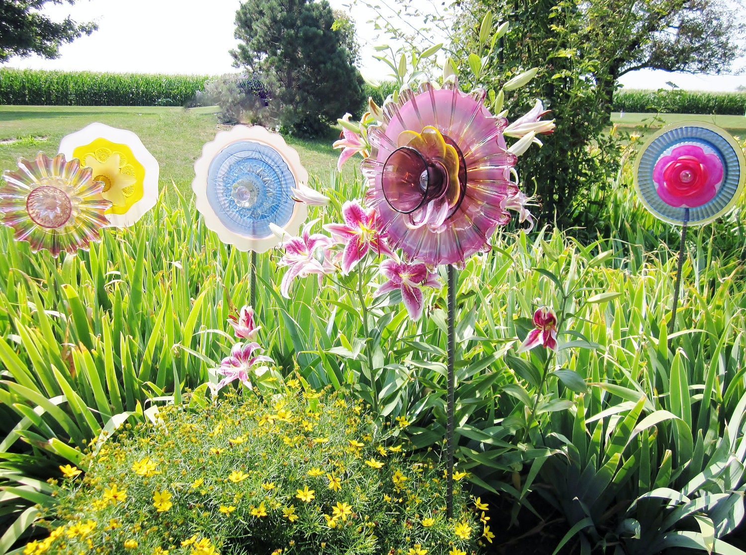 Shabby Chic Garden Art Plate Glass Flower Yard Suncatcher UpCycled RePurposed TAMMI