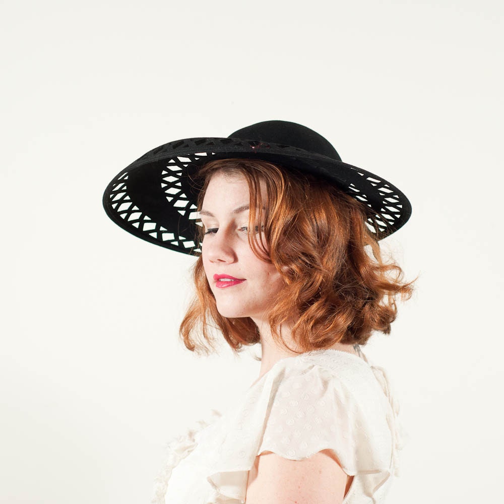 vintage 1940s hat / wide brim hat / Cutouts