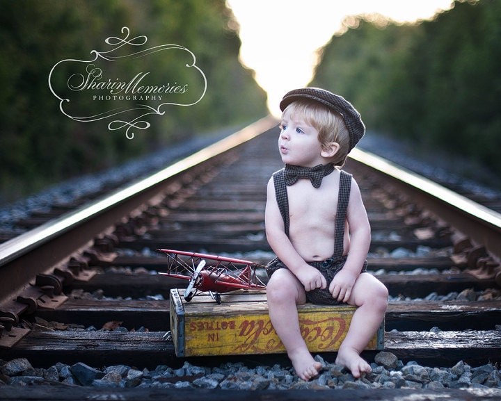 Arthur Newsboy Set in Brown and Black Houndstooth.  Diaper Cover, Suspenders, Bow tie, and Flat Cap. Great Photo Prop for all ages.