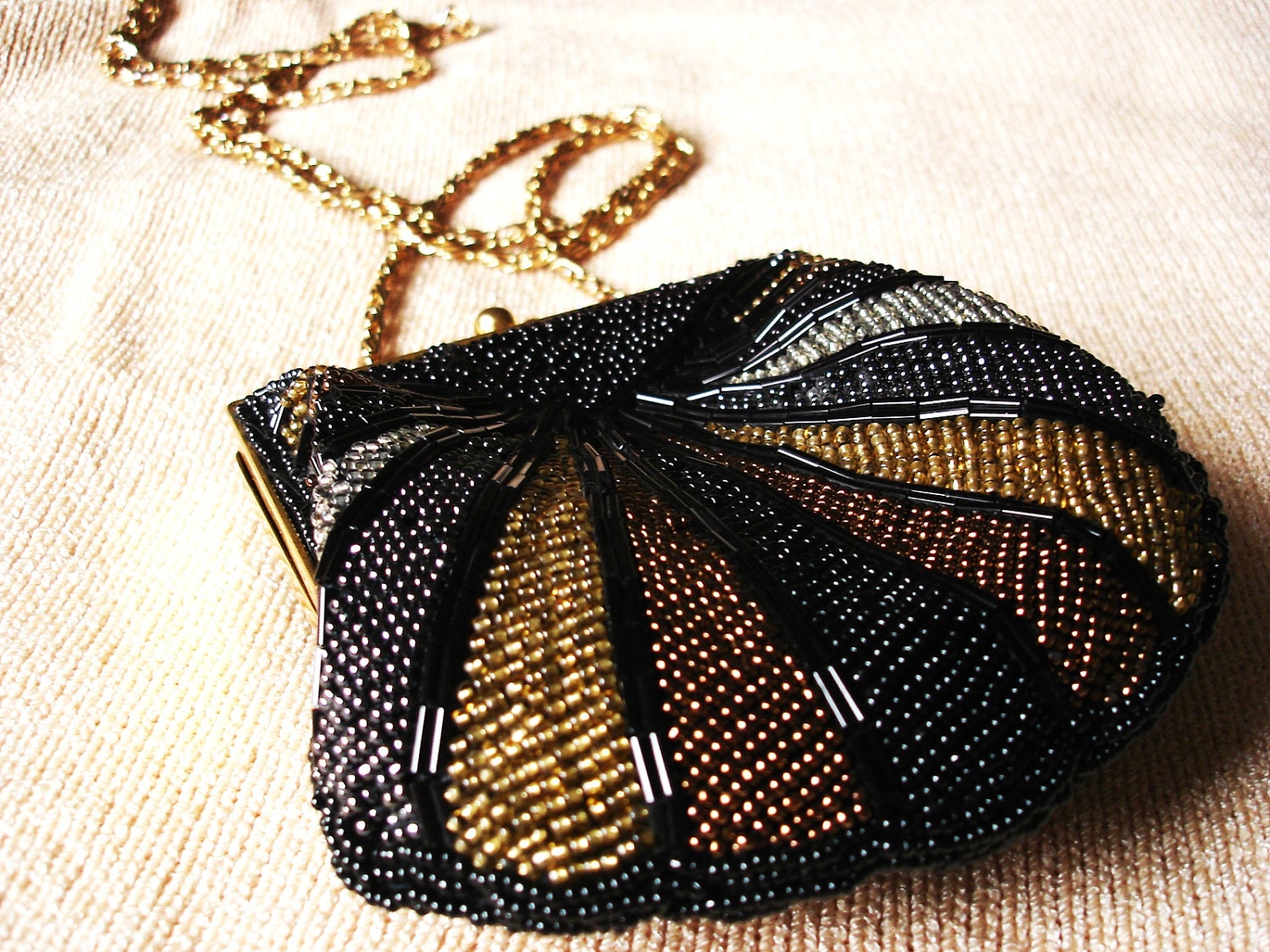 Vintage 50s beaded purse/ black gold copper silver beads/ small scallop seashell bag/ long chain/ Mad Men - Vintagiality