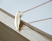 Gold feather Necklace - BoutiqueMinimaliste