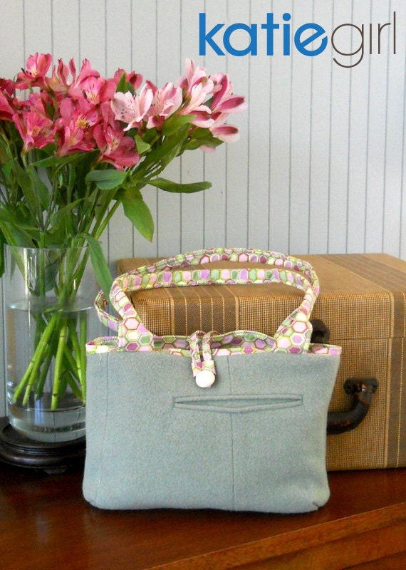 CUTE LITTLE PURSE from upcycled lambs wool - Seafoam Green