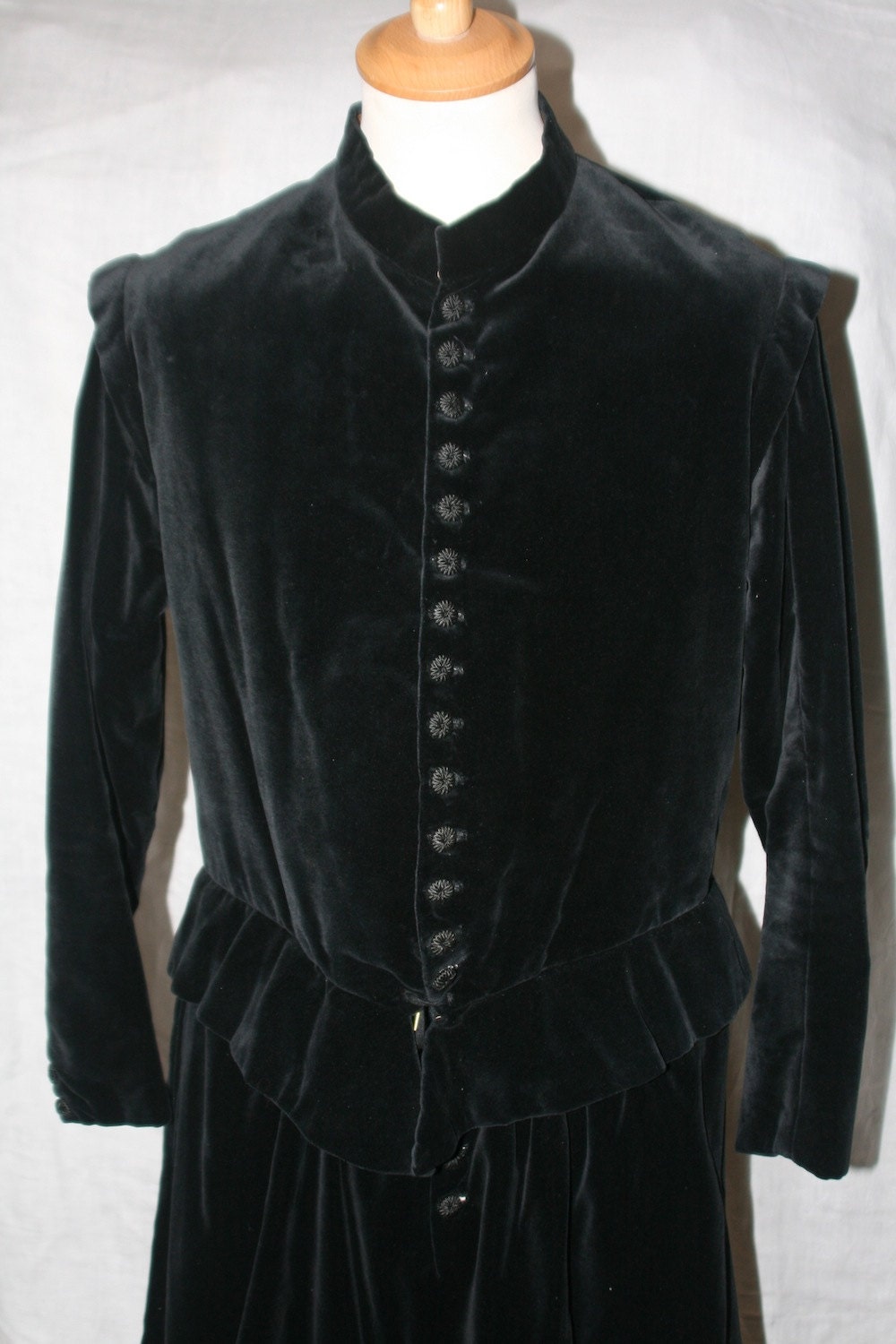 Men's Used Black Velvet Elizabethan/Renaissance Reenactment Costume - Large Size