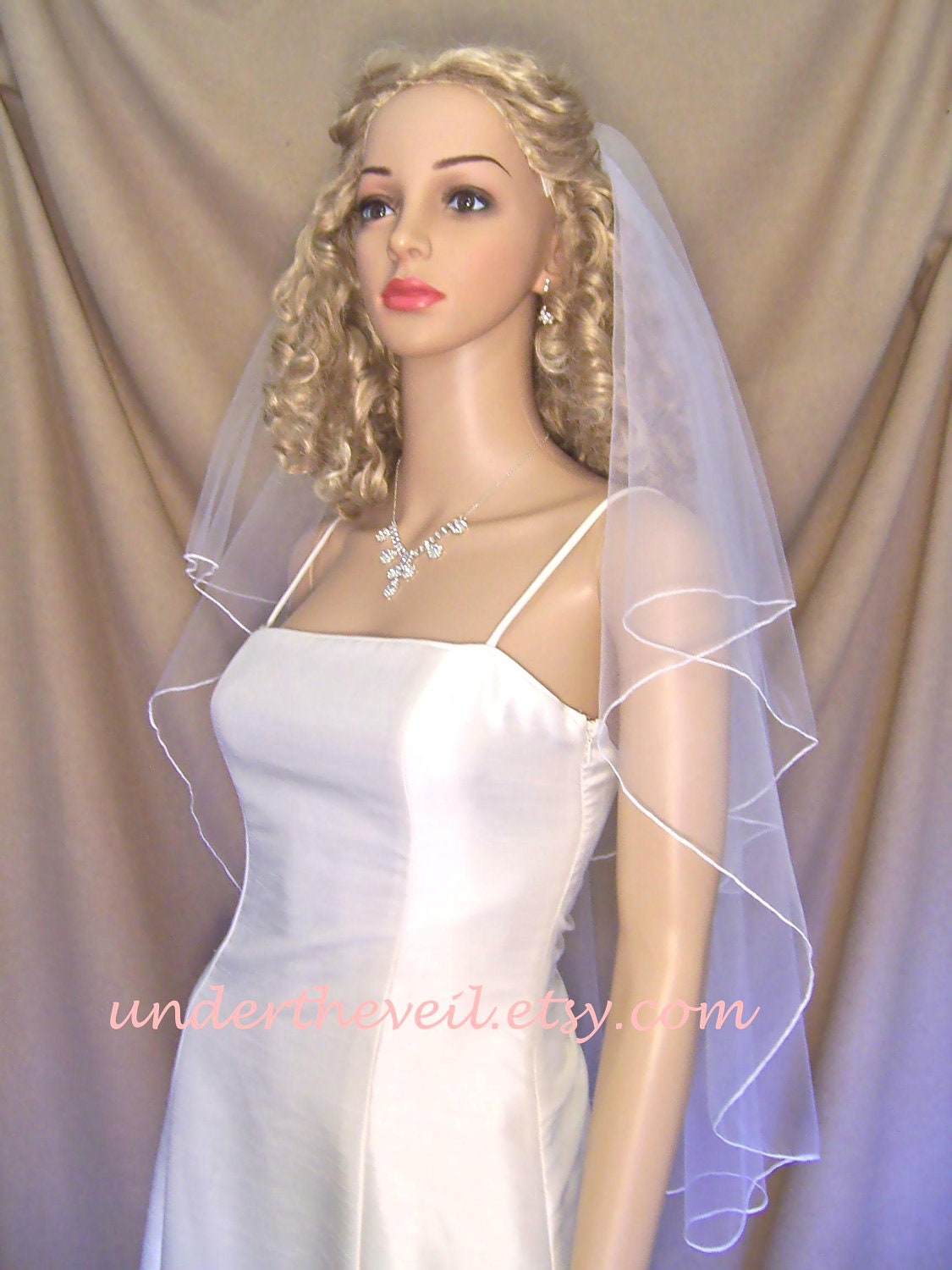 Elegant Cascading, Circular Cut VEIL with Finished Pencil Edge FREE GARTER