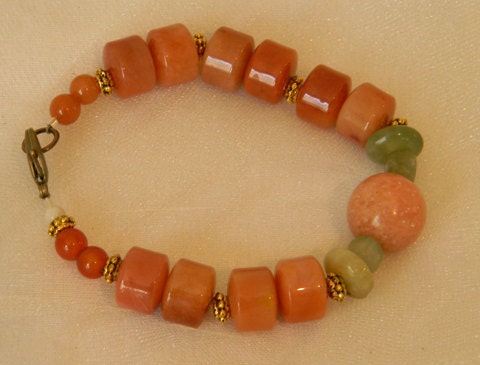 Jade bead bracelet , beaded jewelry , handmade jewelry , large calcite bead charm , pairs up with other bracelets /necklaces , bead bracelet