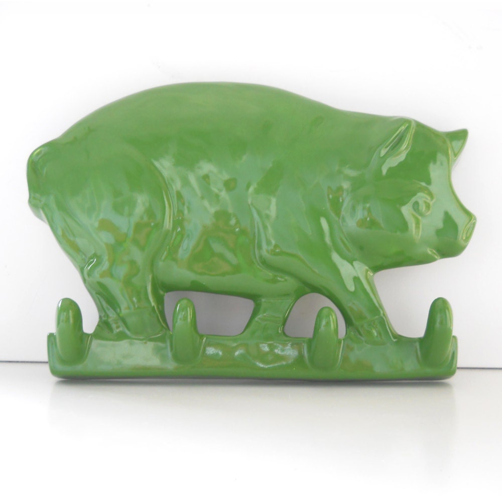 Ceramic Pig Key Rack in Grass Green