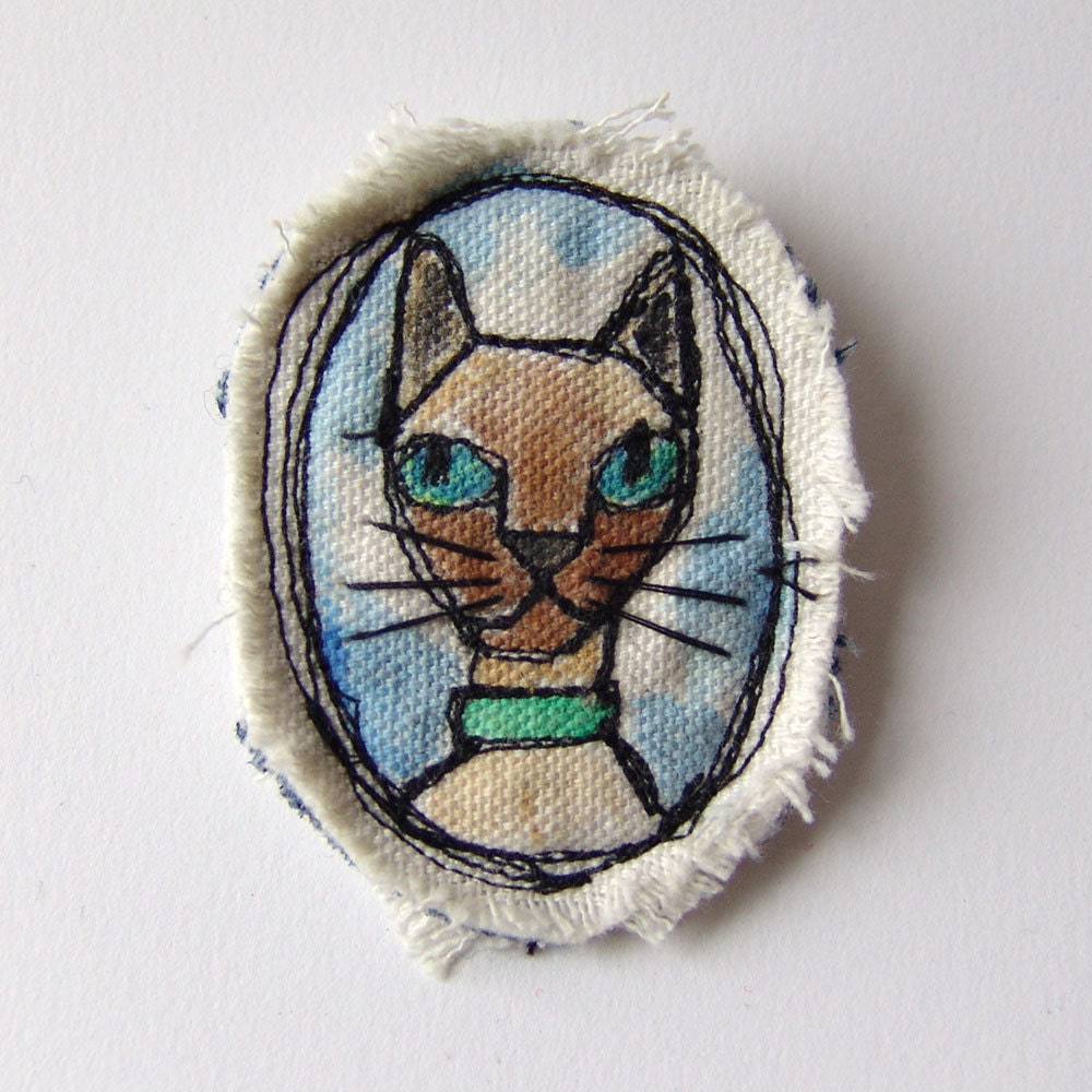 Siamese Kittybrooch, fiber art