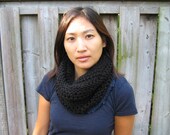 Chunky Cowl in Black, Women's Neckwarmer