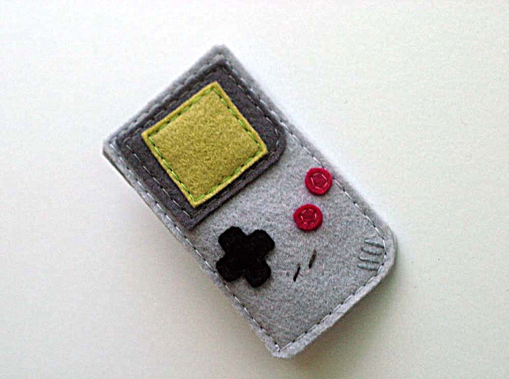 Gameboy Pin- 80s Retro Handheld Game Brooch