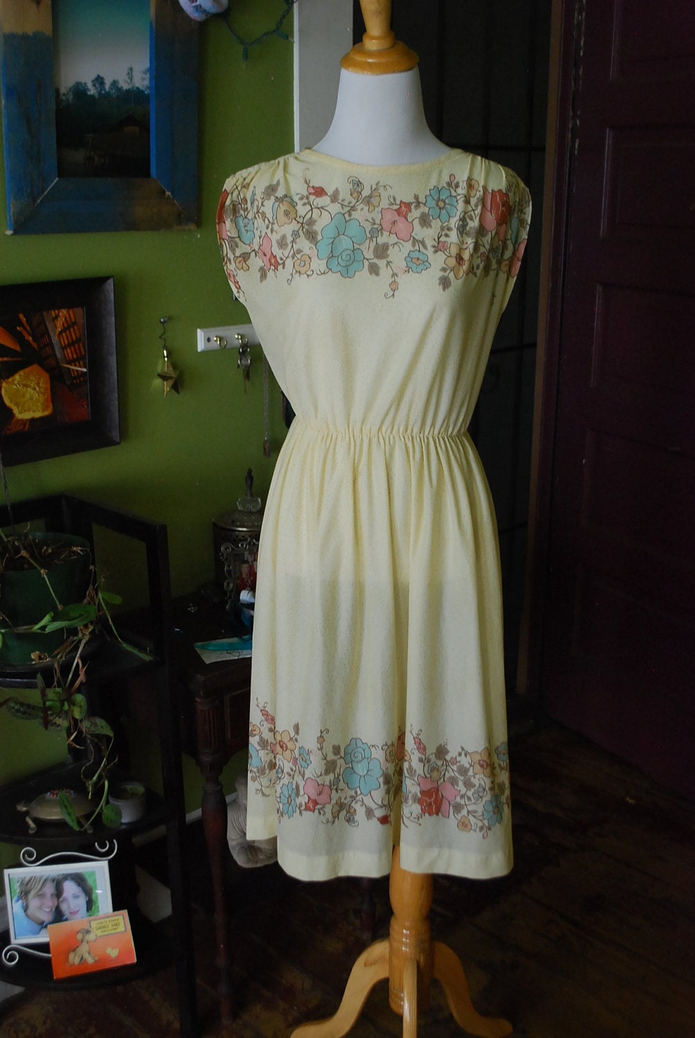 1970's day dreaming dress. SIZE M/L