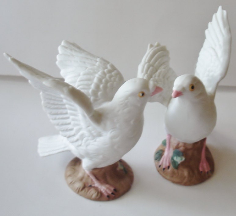 Sale Vintage Collectibles Figurines Two White Mourning Doves w Wings Spread Sale was 22 now 16