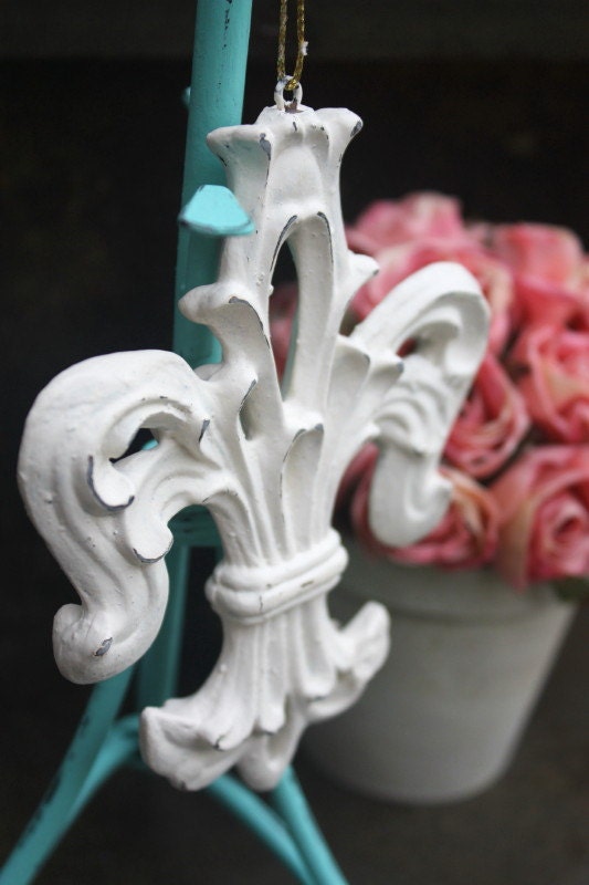 Shabby Cottage Chic Fleur de Lis Ornament
