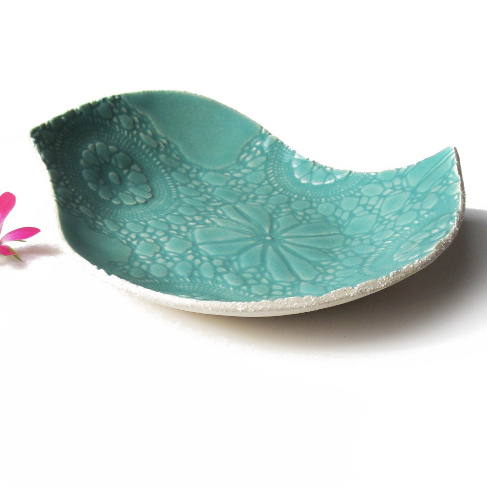 Ceramic plate Large bird plate Seafoam turquoise ceramic pottery bowl Lace texture Modern Retro Decorative Functional Serving Dinnerware