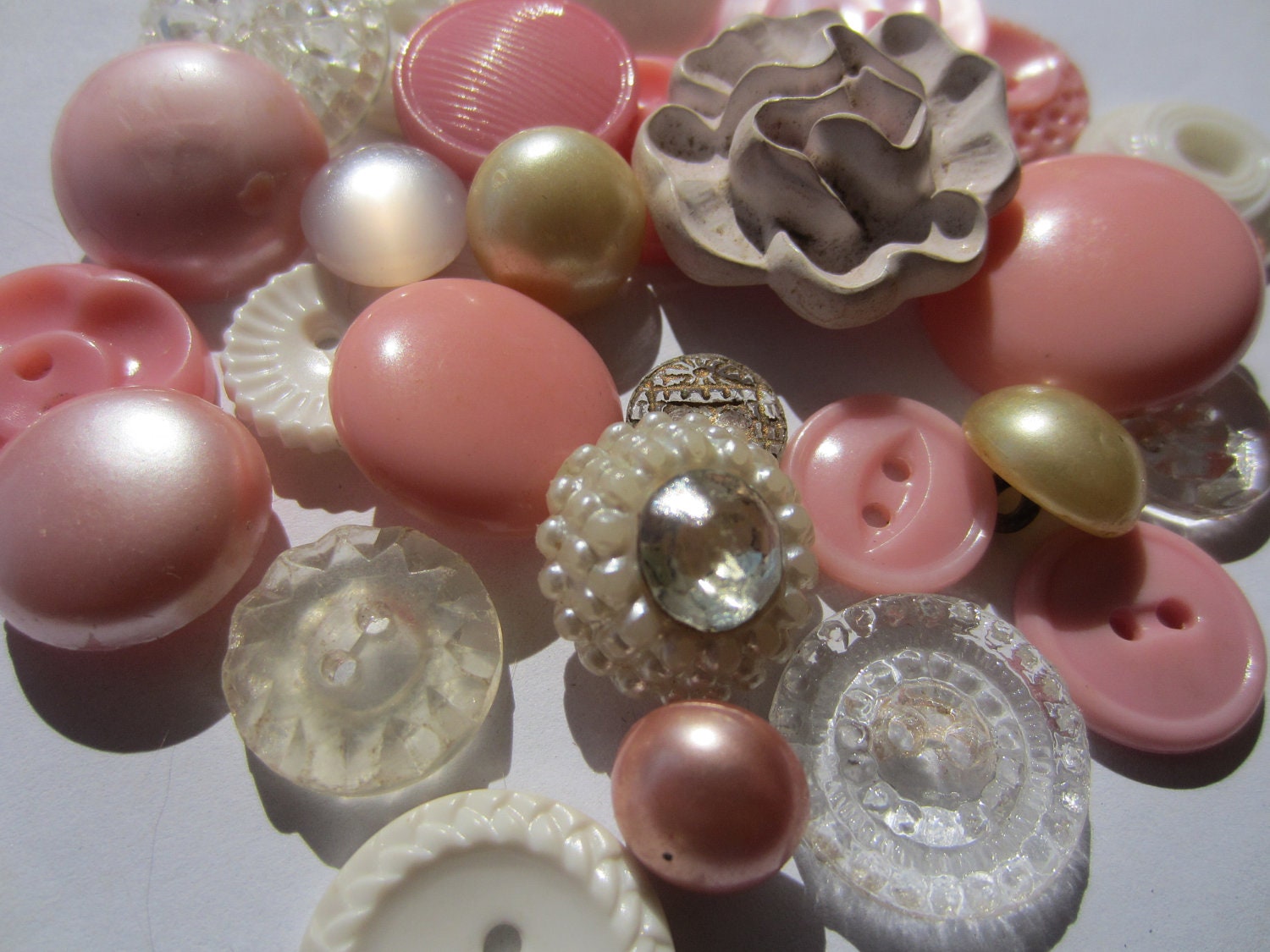 Vintage Buttons - Cottage chic mix of sweetheart pinks, old and sweet - 29 total (2047)