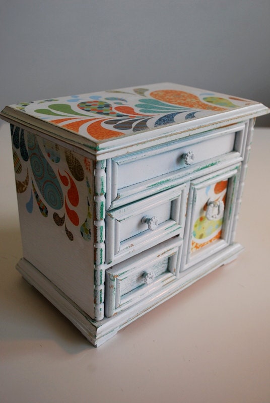 Refurbished Vintage Jewelry Box - Medium White Surfer