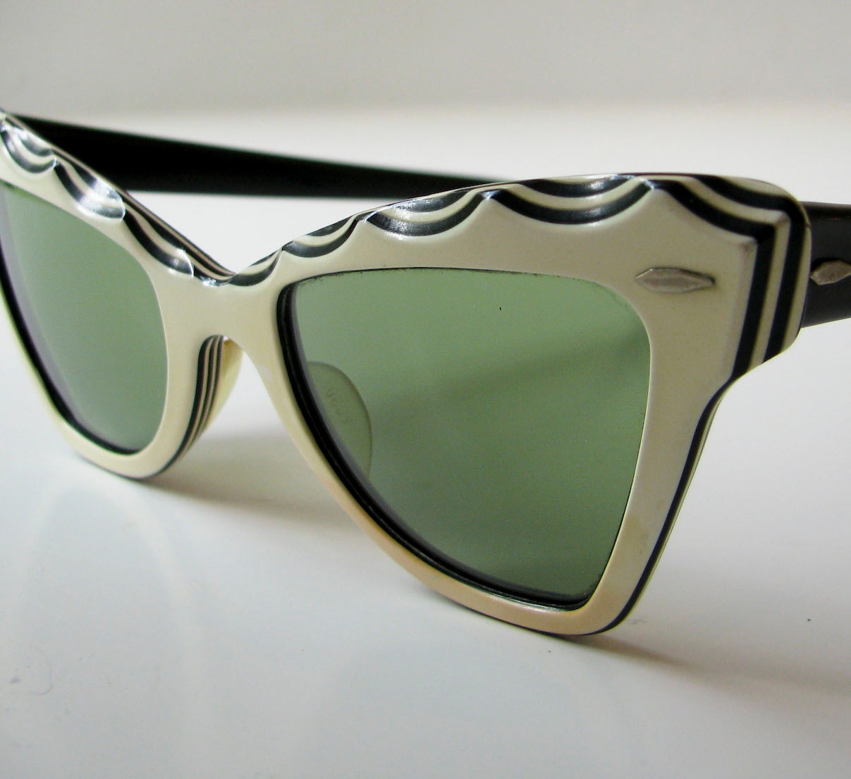 1950's Cat Eye Sunglasses - Mid Century Modern - Ray Ban - Ivory and Black
