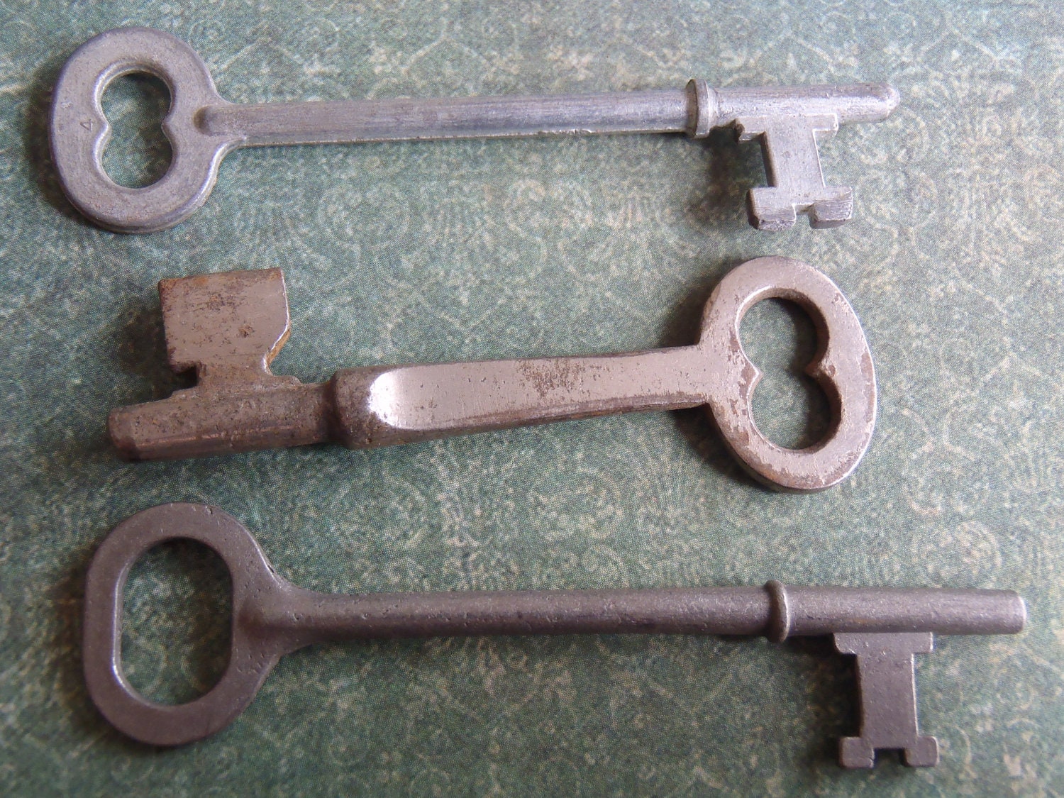 Skeleton Keys - Vintage Antique keys-  Barrel keys- Steampunk - Altered art b63