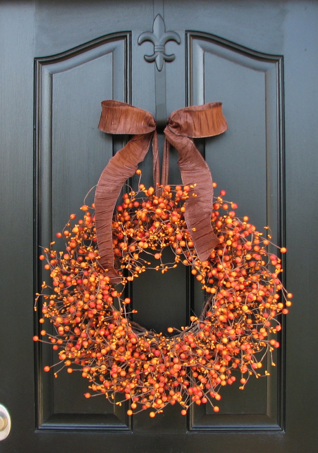 Jack O Lantern Pumpkin Berry Wreath | twoinspireyou | Pinterest Picks - Fall Wreaths