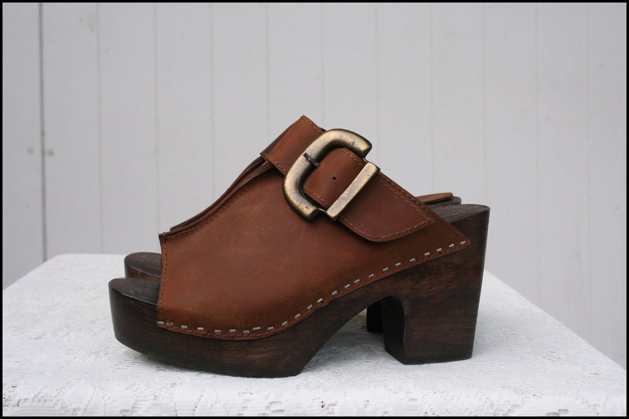 Size 9 Leather Wooden Chunky Clogs BUCKLE