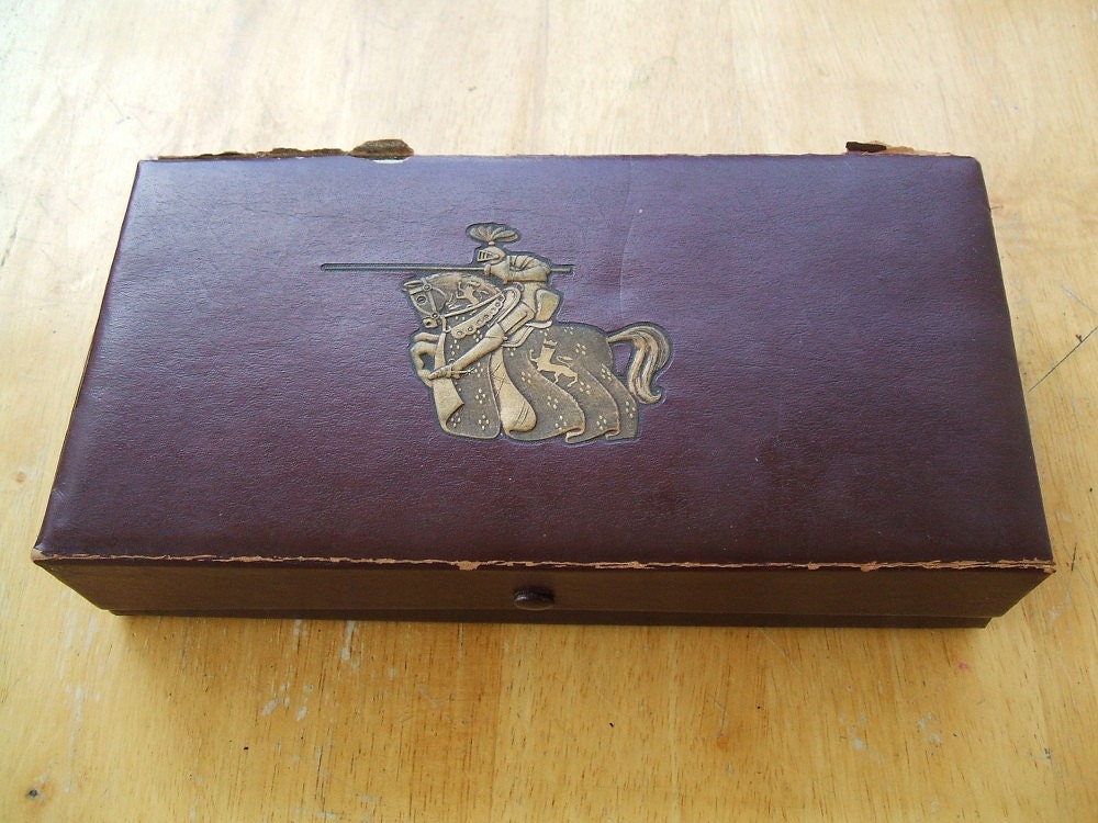 Vintage 1950 Chess Set From DeLuxe Craft Chicago, Complete With Embossed Charging Knight & Steed