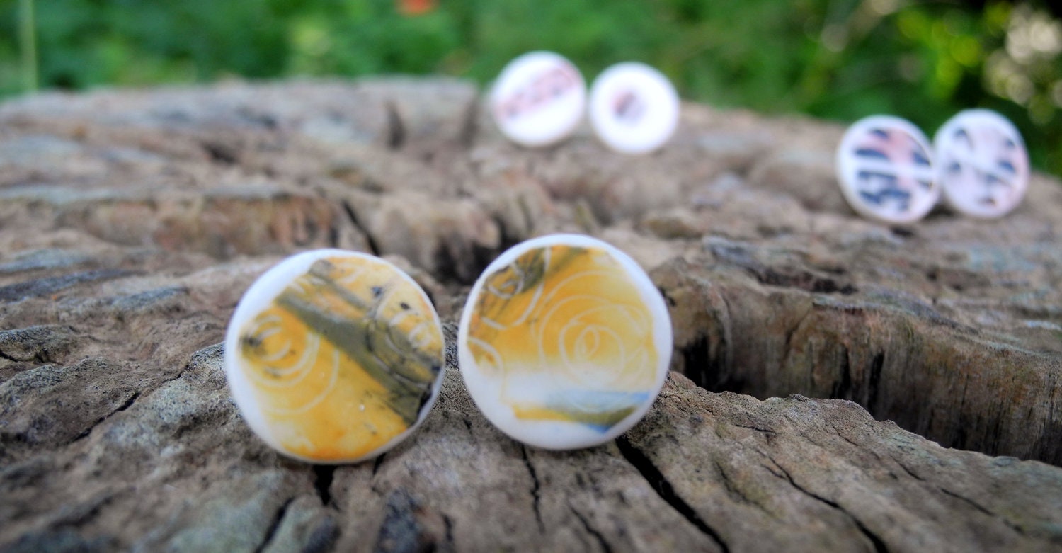Porcelain ear posts with an abstract van gogh like dessin OOAK