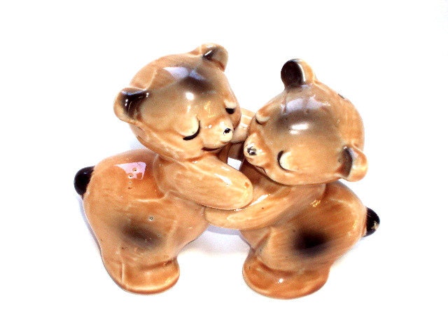 Vintage Salt/Pepper Hugging Bears 1940s Van Tellingen Pat. Pend I Take Credit Cards