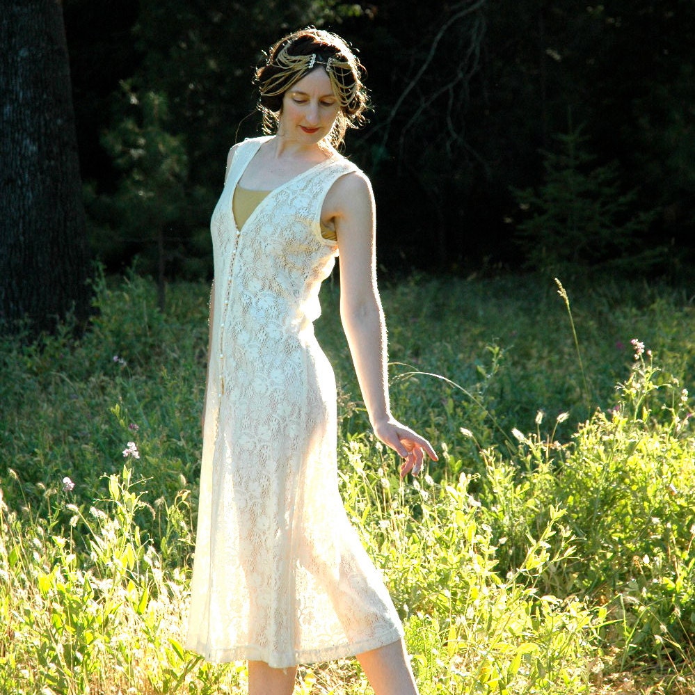 S A L E....... 1990s Pale Yellow Lace Dress... 90s Sleeveless Maxidress... 100% Cotton Lace... LEMON BLOSSOM (s)