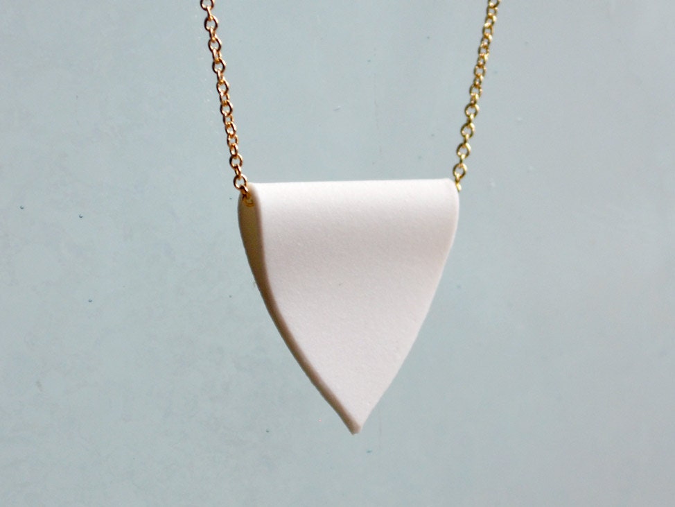 A Porcelain Pendant - Simple White Crest and Gold Chain Necklace