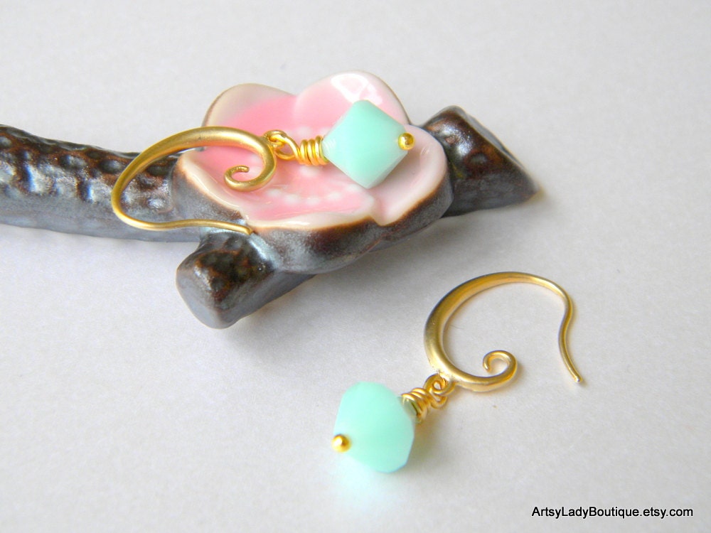 Aqua Mint Crystal and Mod Gold Earrings