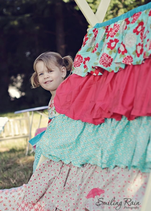 Ruffle Tent - Photo Prop - Teepee