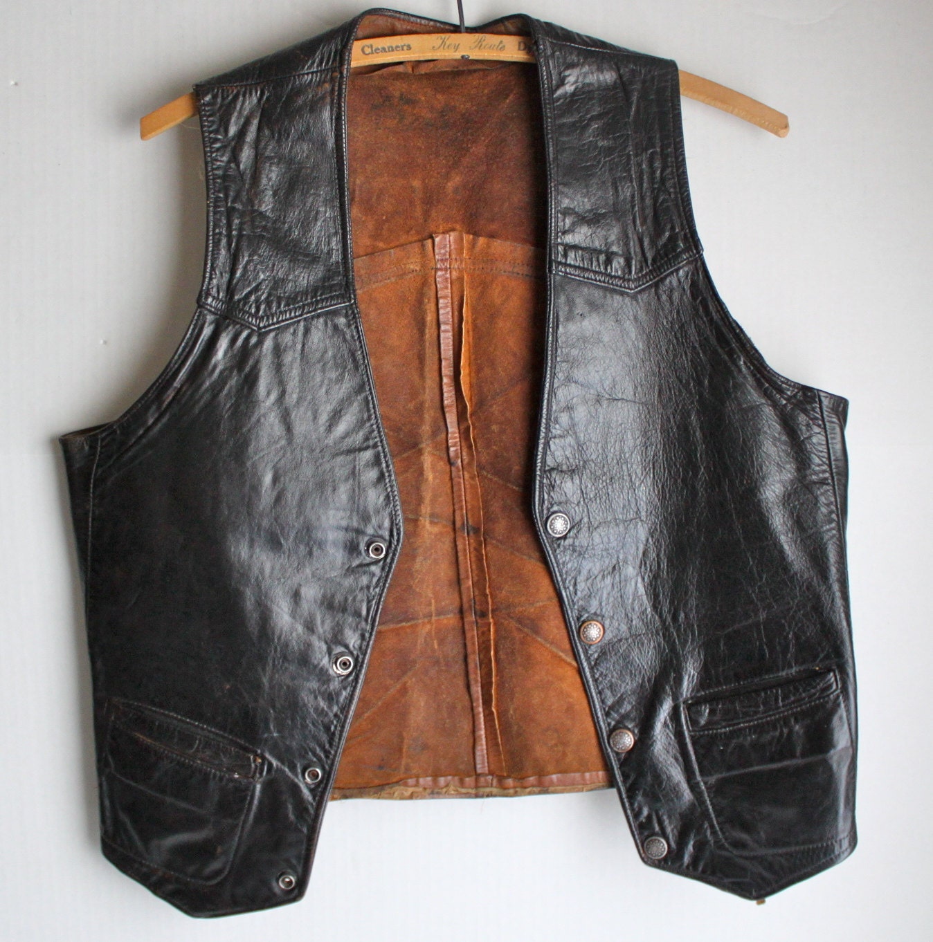 vintage distress black leather vest // rocker style // s / 37"
