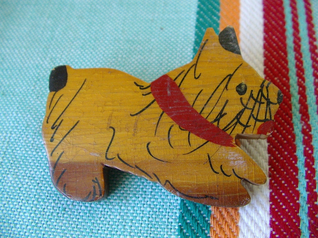 SALE )) vintage 1940s wooden puppy dog  pin