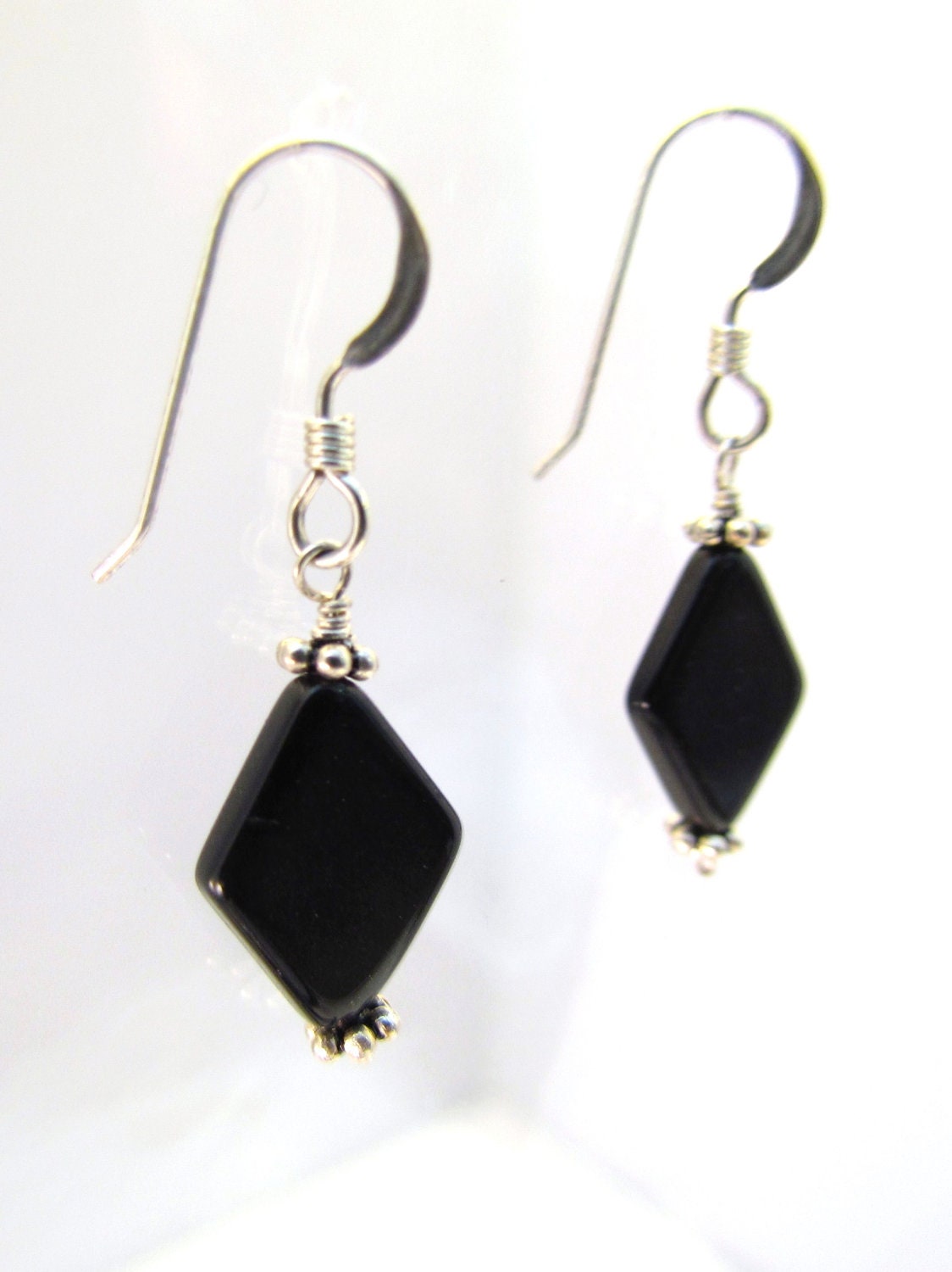 Black Drop Diamond Shapped Earrings (Kata)