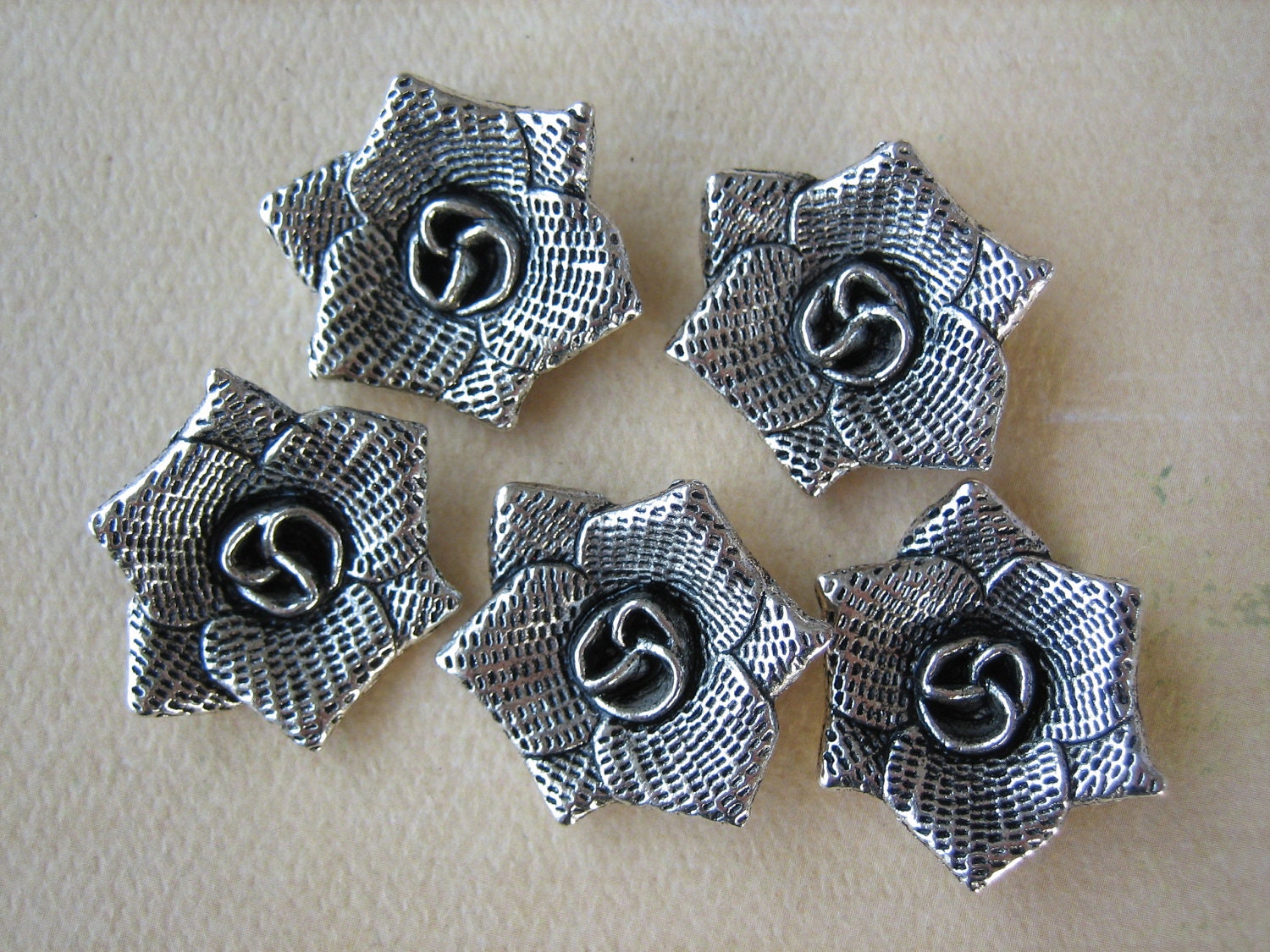 5PCS - Star Flower Charm Pendants - Antique Silver - 25x23mm - Findings by ZARDENIA