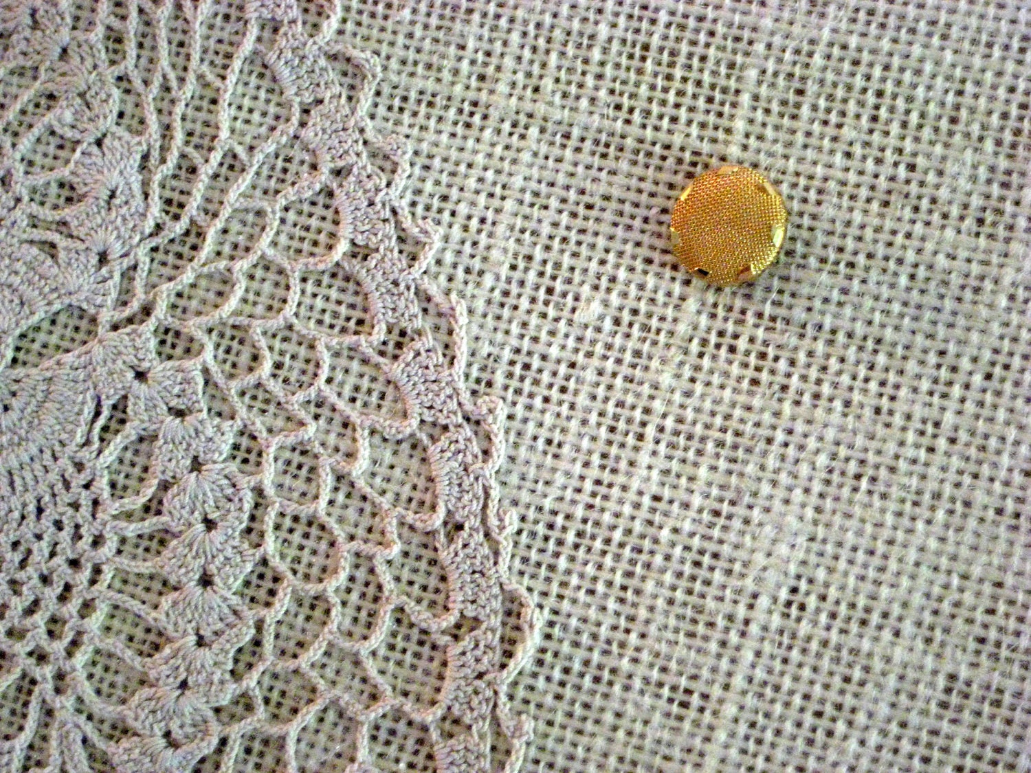College Dorm, Country Chic Burlap and Lace Bulletin Board, Wedding Memo Board, tack board, 8 x 16 inches