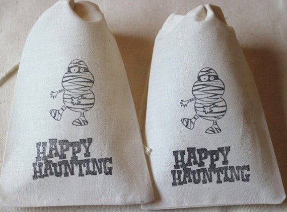 10 Muslin Favor Gift Bags - Halloween Mummy Happy Haunting - 4x6 Organic Cotton Treat bags Il_570xn