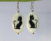 Black cat earrings painted by hand - cat lover gift - cat jewelry, handmade jewelry
