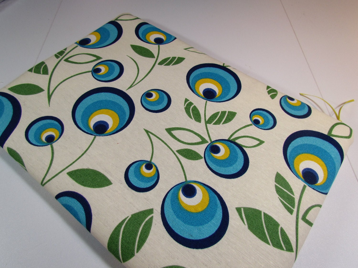 Stain & Water Proof Fabric - Macbook Pro 13 inch and other laptops of similar size - Foam Padded